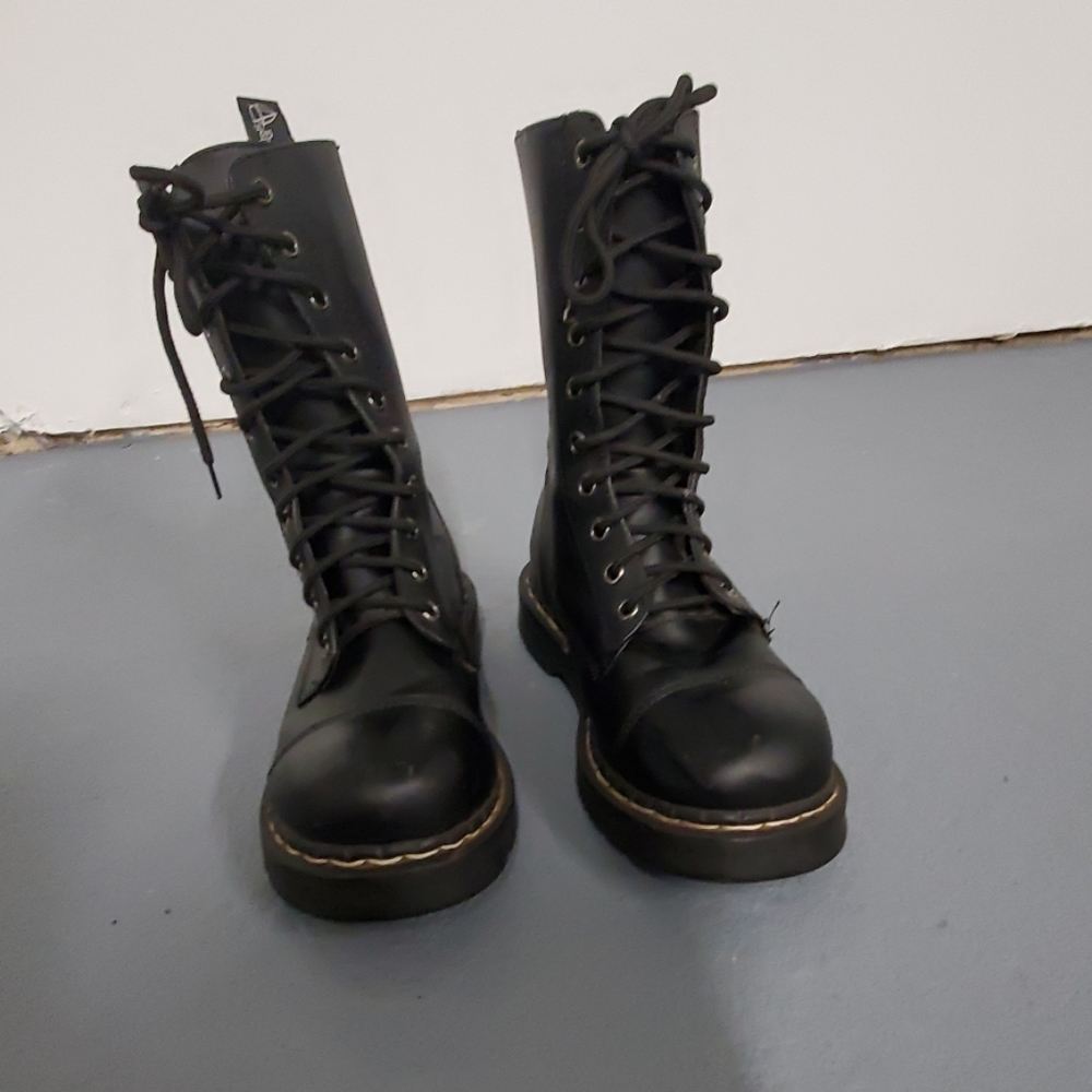 T.U.K.Anarchic women's combat boot sz.7.5